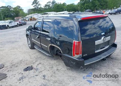 2010 Cadillac Escalade Luxury z USA, uszkodzony, nr VIN 1GYUCBEF6AR266325